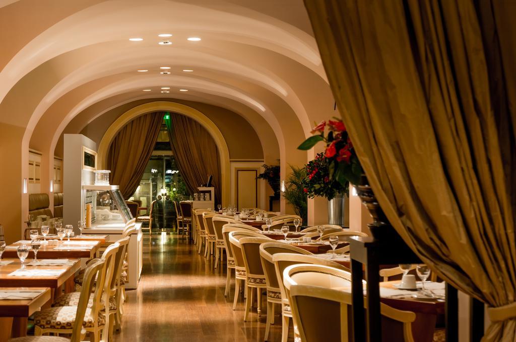 Pentelikon Hotel Кифисия Екстериор снимка