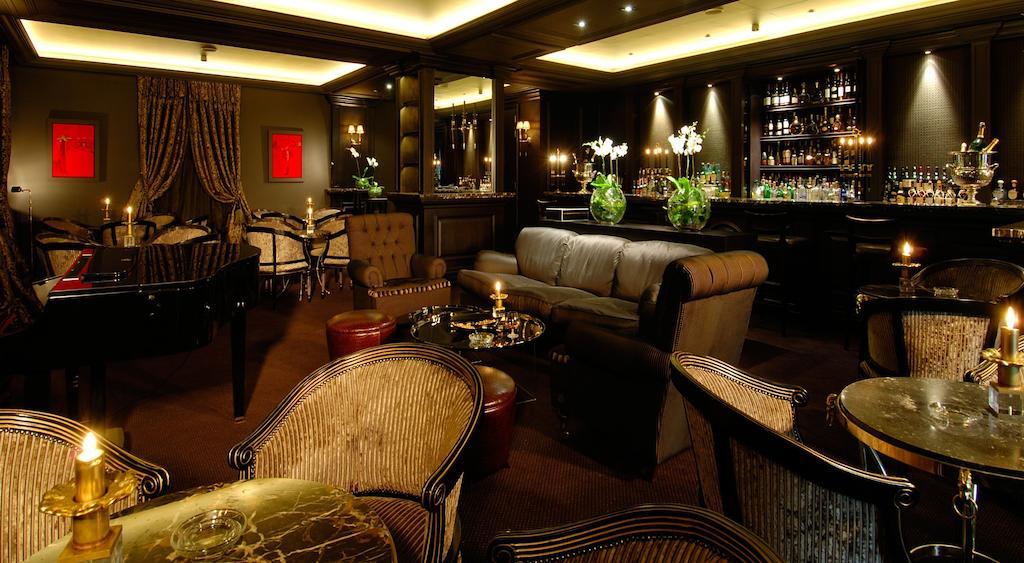 Pentelikon Hotel Кифисия Ресторант снимка