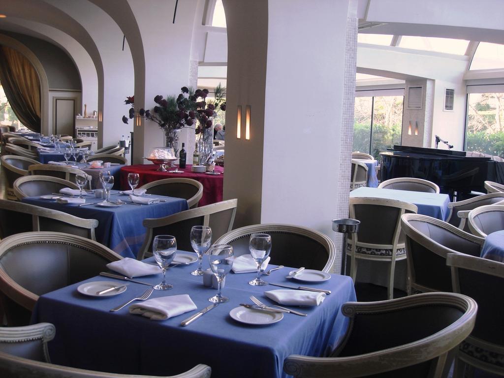 Pentelikon Hotel Кифисия Ресторант снимка