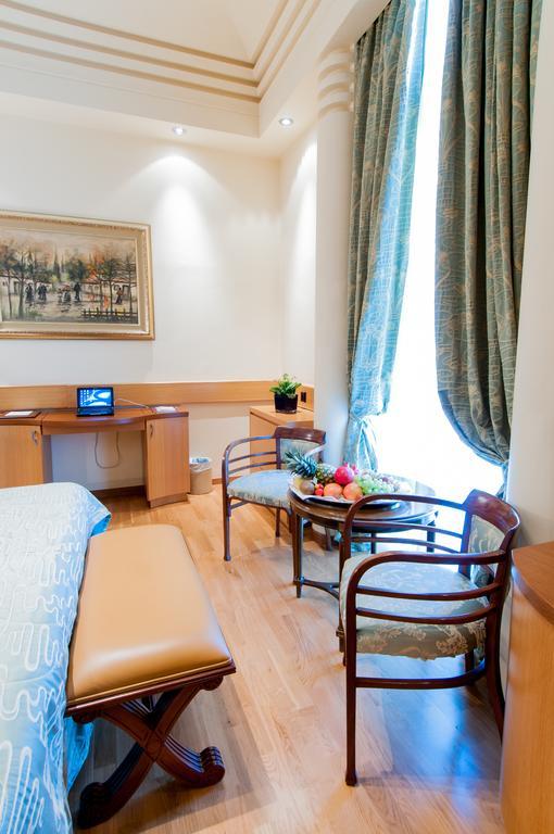 Pentelikon Hotel Кифисия Стая снимка