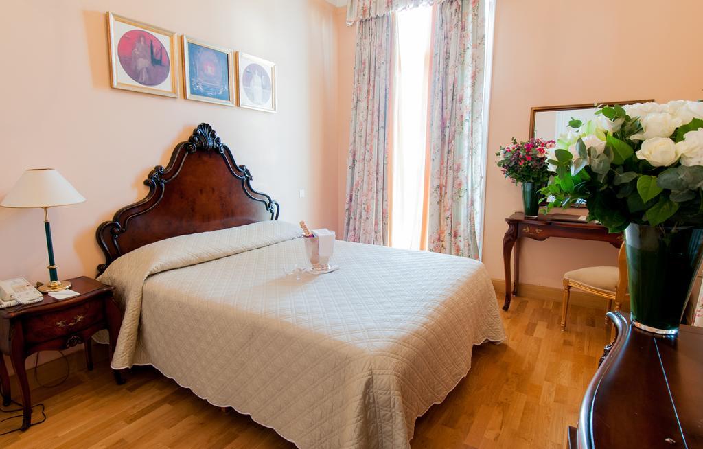 Pentelikon Hotel Кифисия Стая снимка